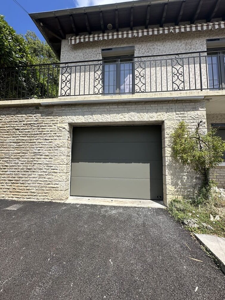Porte de garage aprés travaux limoges