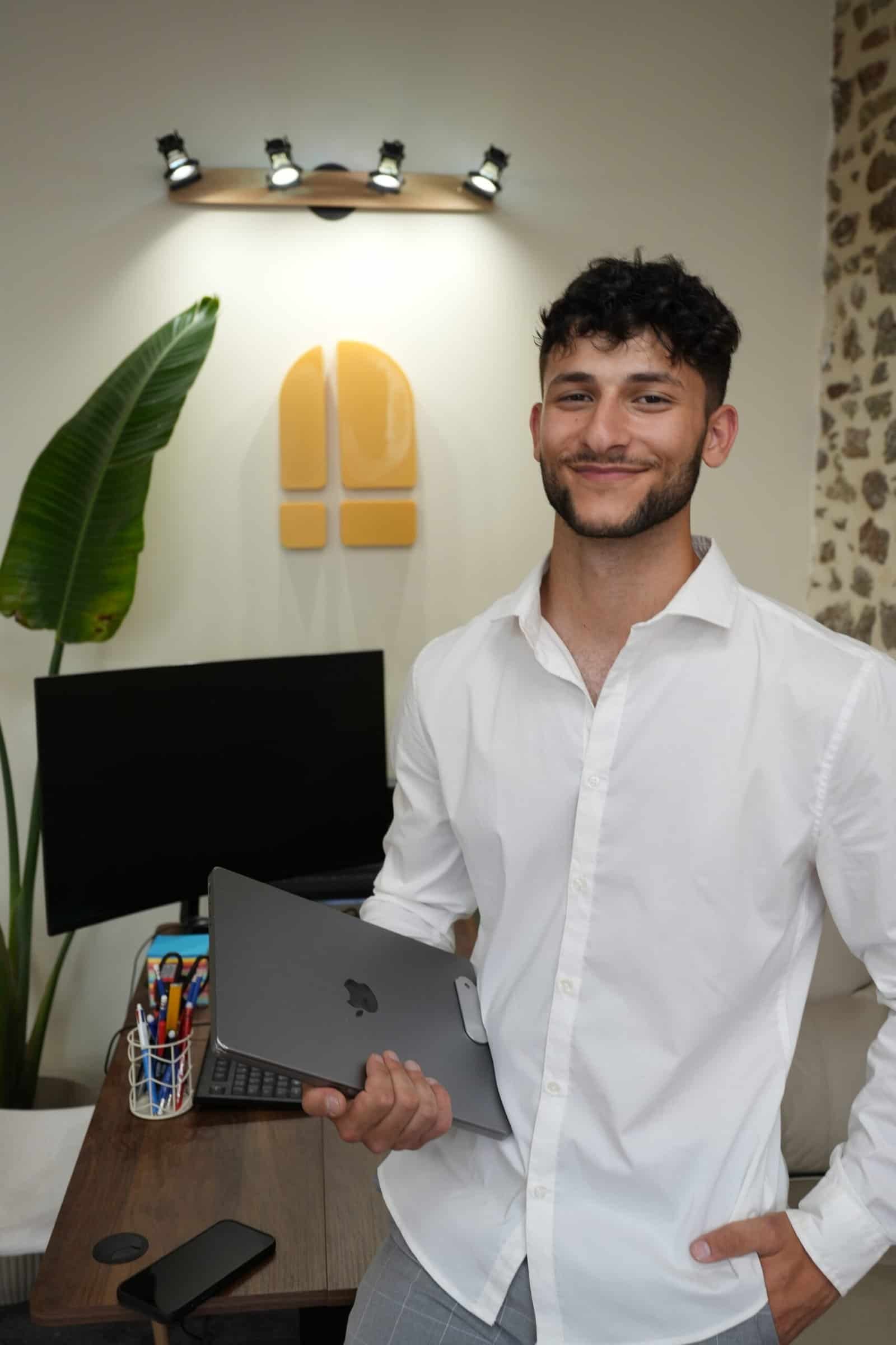 Imad KAYALI, fondateur d'INNO'MENUISERIE, menuisier à Limoges